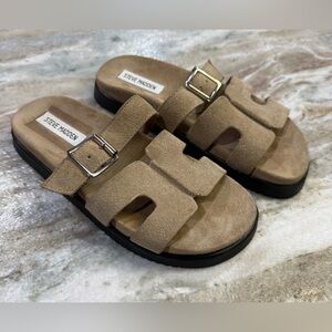 Steve Madden Suede Mayven Slide Sandals. Size 7.5
Taupe color. Nice